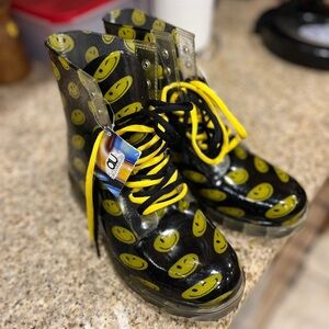 AU Underground Smiley Face Emoji
Combat Rain Boots Double Lace size 9